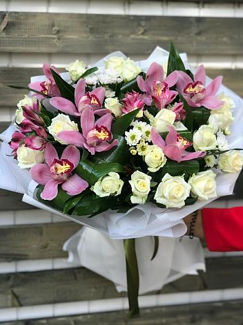 Букет цветов из: Розы и Хризантемы в Бачи-Юрте