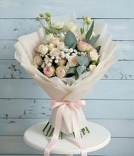 Букет цветов из:  Розы и Лизиантусы в Бачи-Юрте