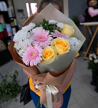 Букет цветов из:  Герберы, Розы и Хризантемы в Бачи-Юрте
