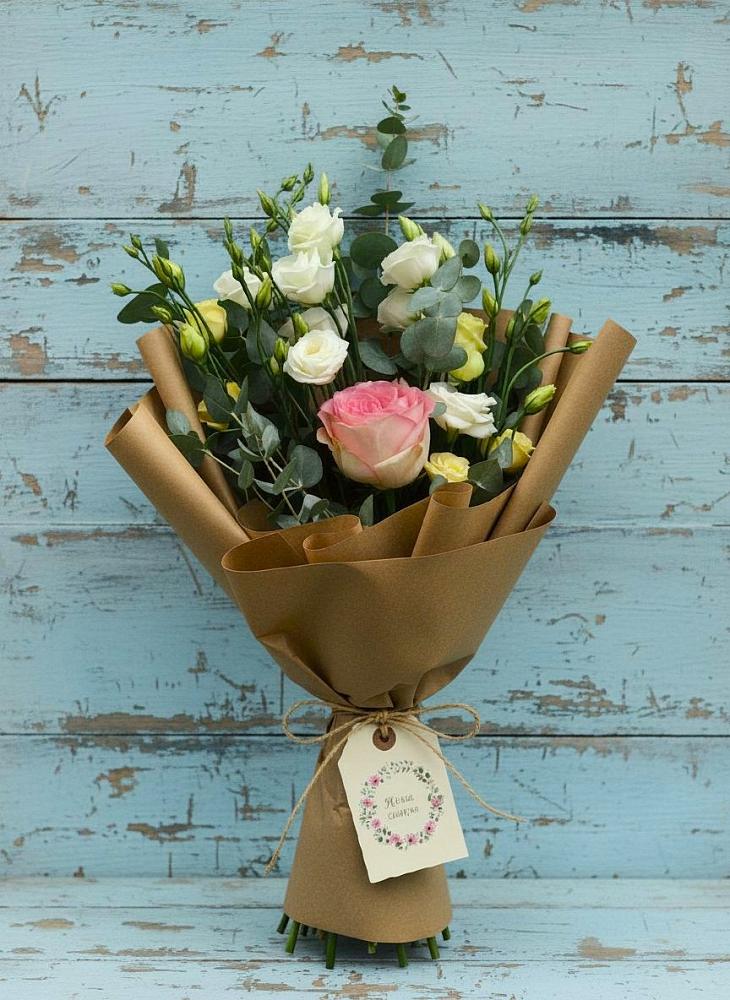 Букет цветов из: Розы и Лизиантусы в Бачи-Юрте