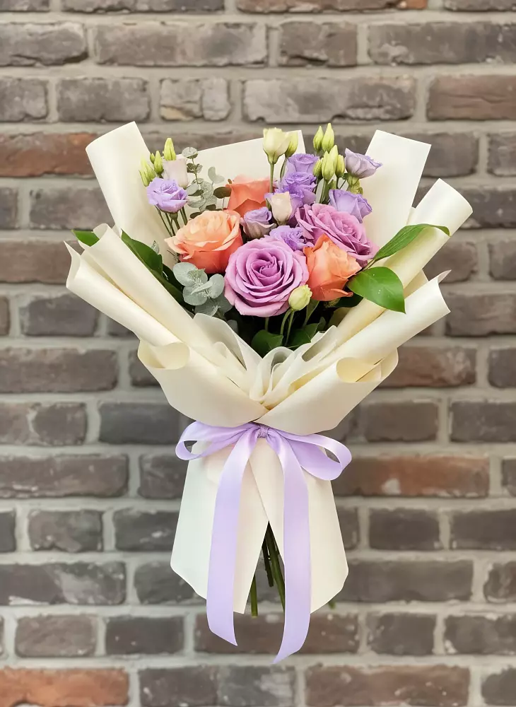 Букет цветов из: Лизиантусы и Розы в Бачи-Юрте