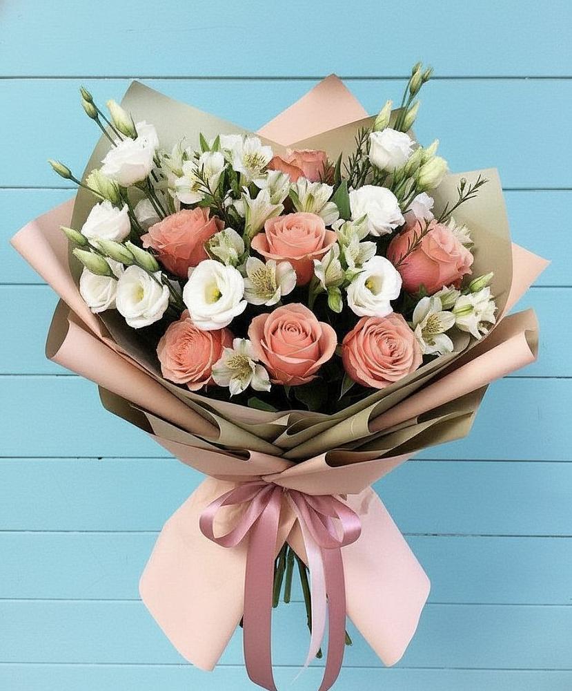 Букет цветов из: Розы, Альстромерии и Лизиантусы в Бачи-Юрте