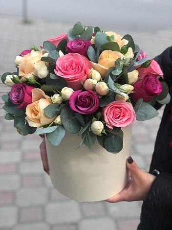 Цветочная композиция из Розы в шляпной коробке в Бачи-Юрте