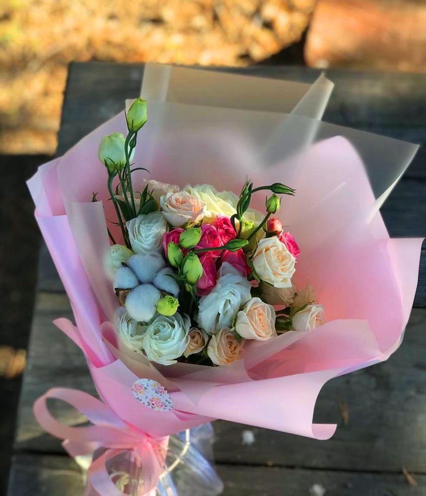 Букет цветов из: Розы и Лизиантусы в Бачи-Юрте