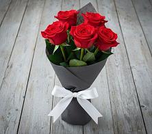 Букет 5 Красных роз Эдлесс Лав в Бачи-Юрте