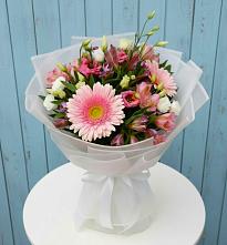 Букет цветов из:  Герберы, Альстромерии и Лизиантусы в Бачи-Юрте