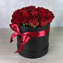 Цветочная композиция из Розы в шляпной коробке в Бачи-Юрте