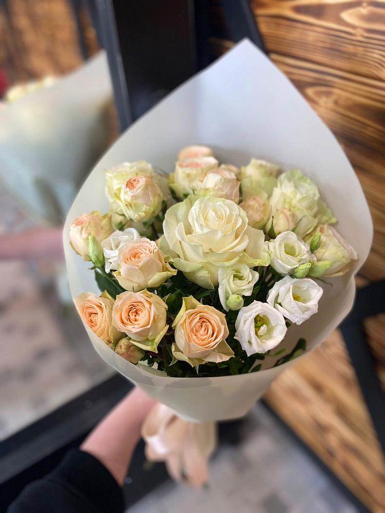 Букет цветов из: Розы и Лизиантусы в Бачи-Юрте