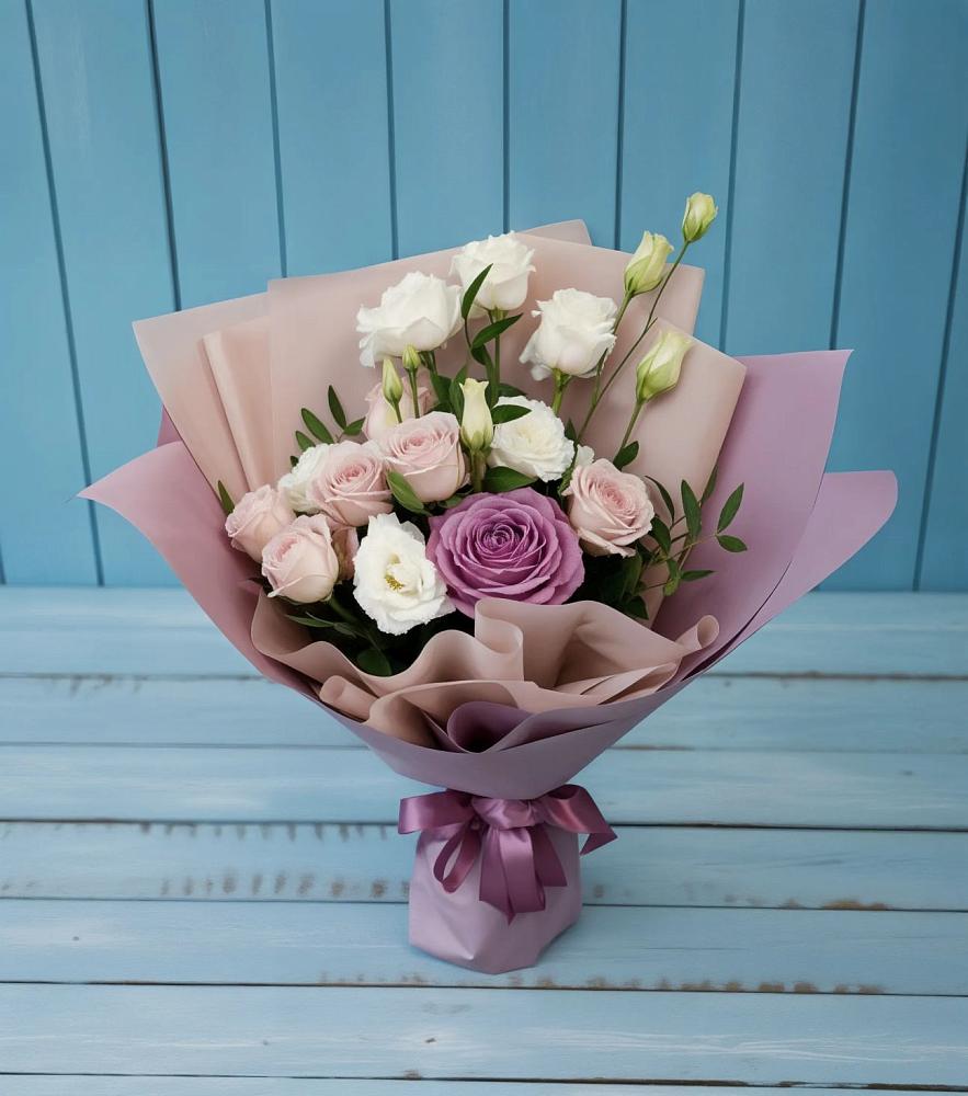 Букет цветов из: Розы и Лизиантусы в Бачи-Юрте